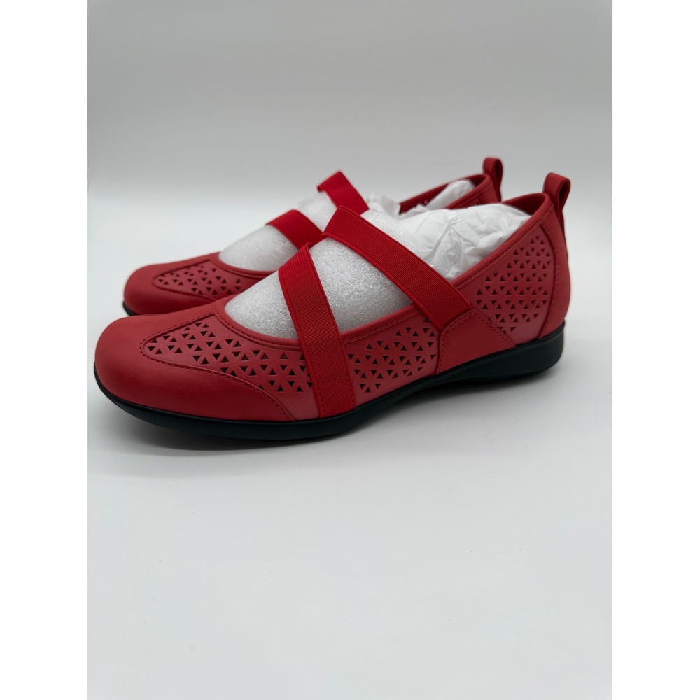 Trotters Josie Red Perforated Leather Mary Jane Flats T1761-610 Womens 7.5 WW